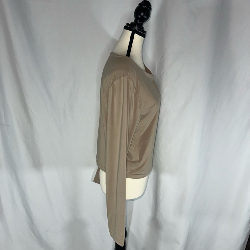 Reoria Long Sleeve Cropped Top in Nude Size XXL - Picture 6 of 9